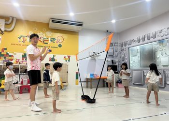 serangoon-gardens-badminton-player-02