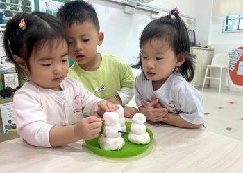 serangoon-gardens-making-snowman-10